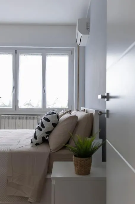 Luminous Home Roma Trastevere 0*, Rome Italy